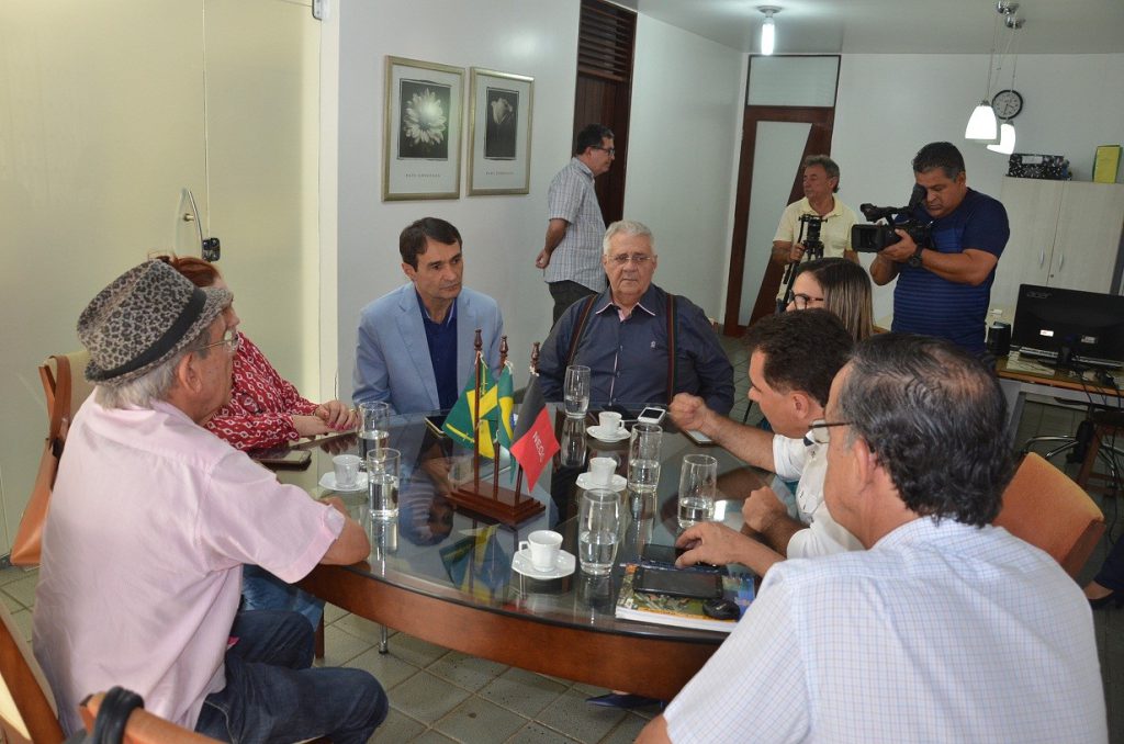 Romero Rodrigues recebe direção da CDL e trata das comemorações natalinas em CG