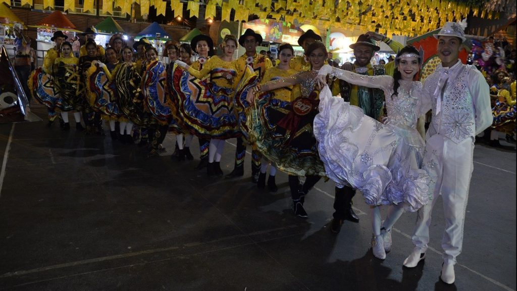 Seis quadrilhas abrem temporada de apresentações no Parque do Povo