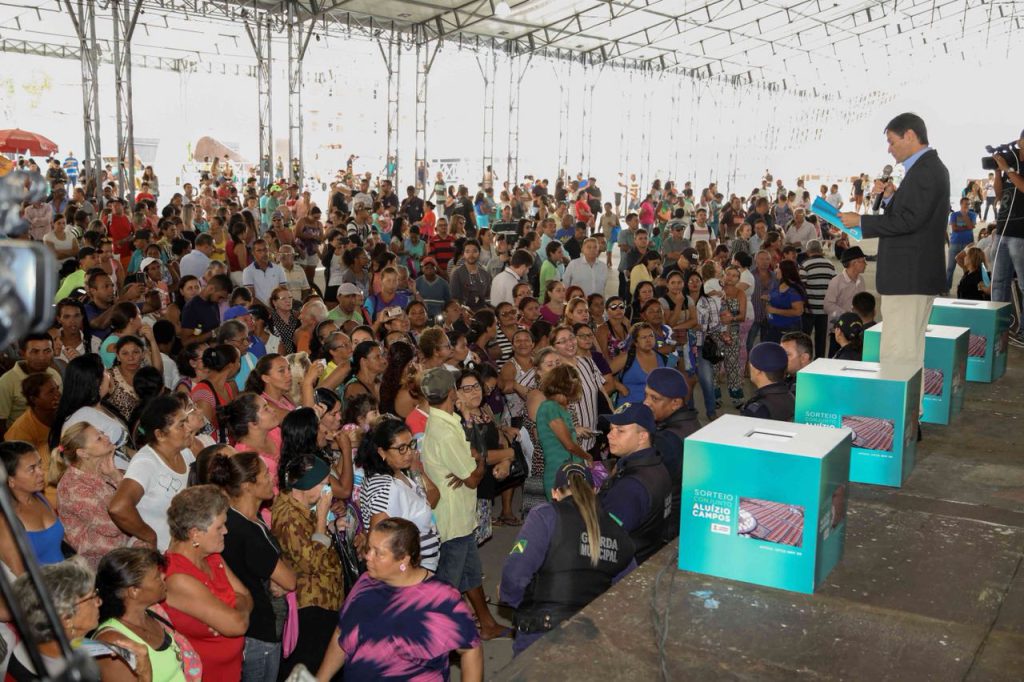 Prefeitura divulga lista de sorteados para os 4.100 imóveis do Aluízio Campos