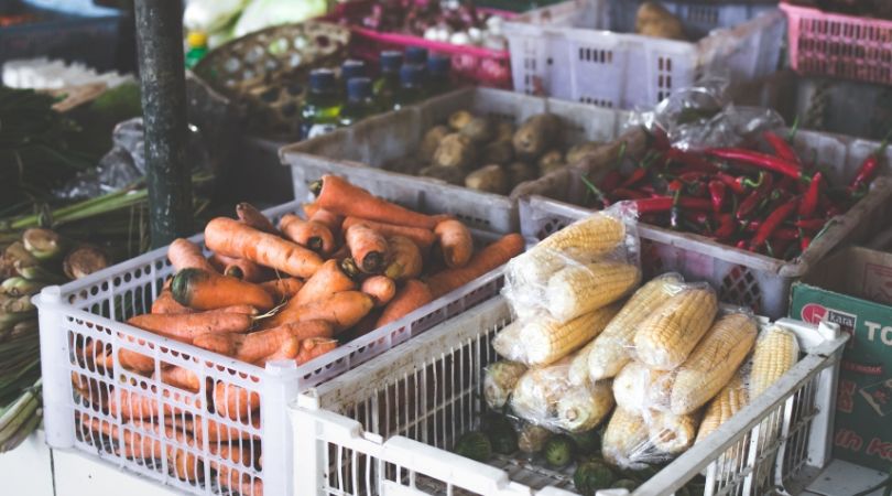 Feira Central de CG alerta comerciantes e clientes sobre uso de máscaras