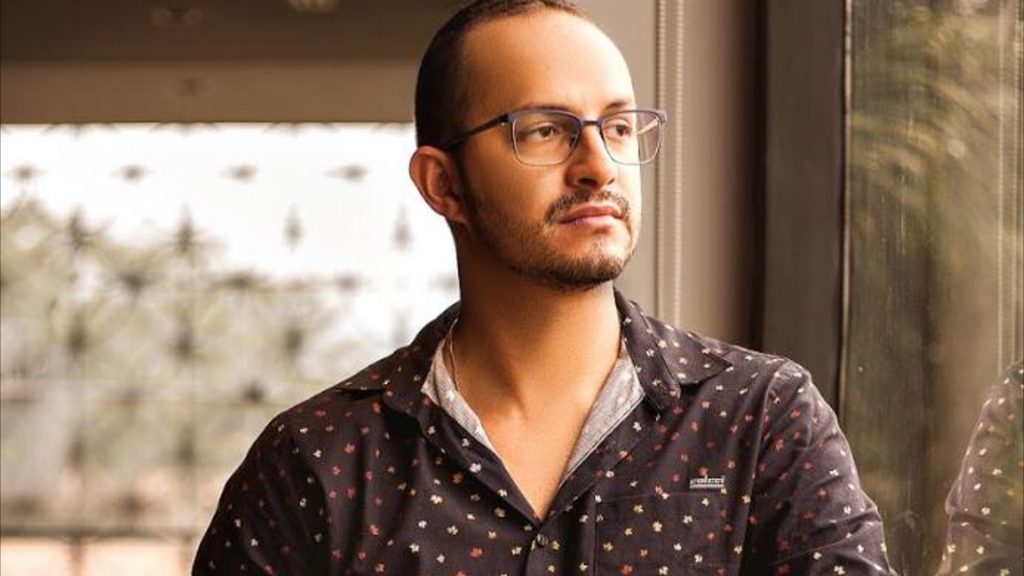 Flávio Roberto canta de Luiz Gonzaga a Dominguinhos no ‘Quartas Acústicas’