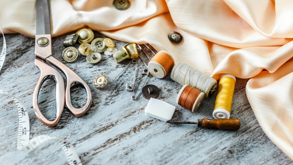 Amde abre inscrições para curso gratuito de Corte e Costura na Vila do Artesão