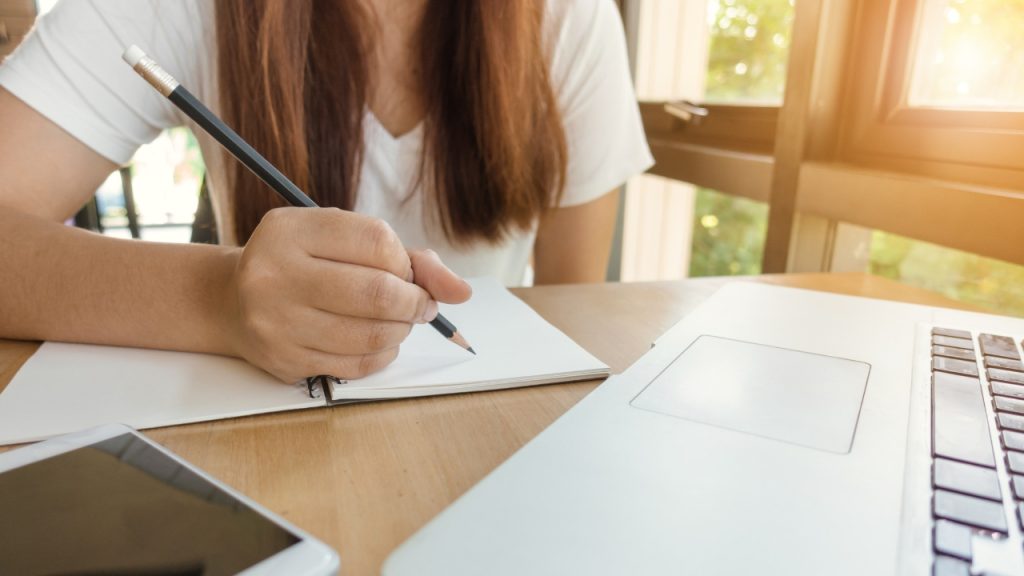 Concursos disponibilizam vagas que pagam até R$ 35 mil pelo país