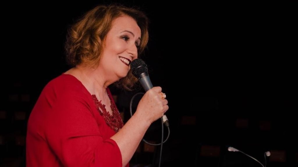 Niely Limeira traz os grandes clássicos da música internacional no ‘Quartas Acústicas’