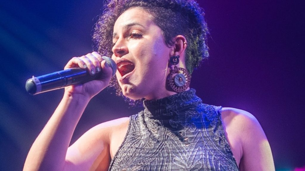 Quartas Acústicas apresenta o show Lar de Palavras com Jéssica Melo