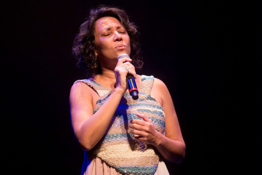 Socorro Lira lança ‘Cantos à Beira-Mar’ sobre poemas da primeira romancista brasileira, Maria Firmina dos Reis