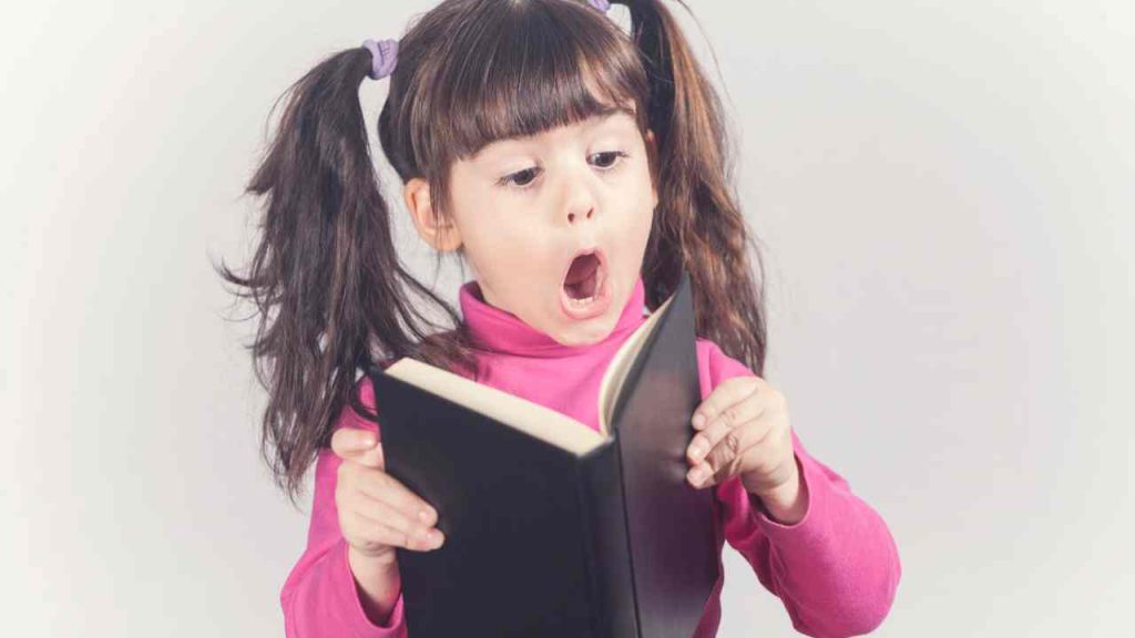 Escola municipal Padre Antonino promove noite de autógrafos com livros escritos por estudantes