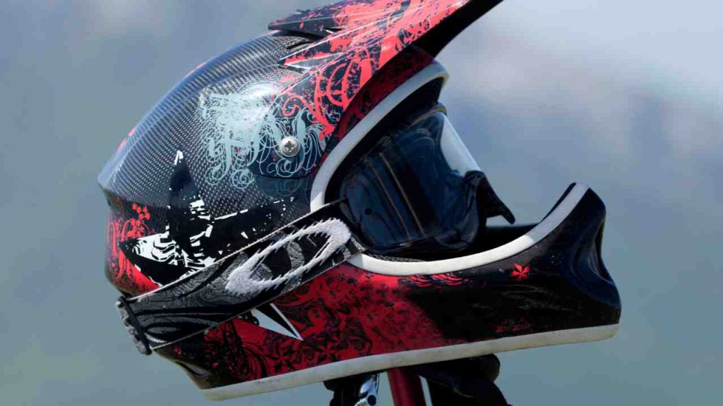 Confira os cuidados necessários com o capacete, número de pessoas no carro e até ar condicionado