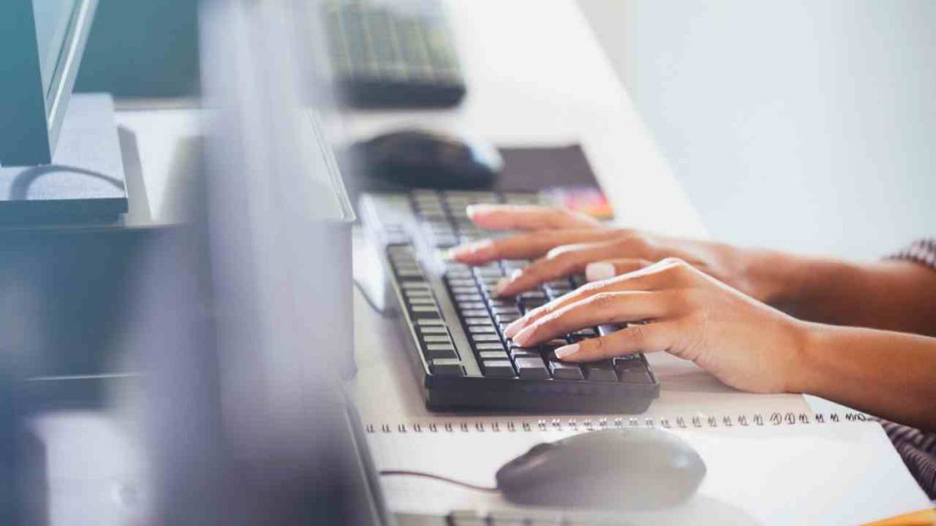 Faculdades de CG recorrem a Internet para minimizar impacto de paralisações