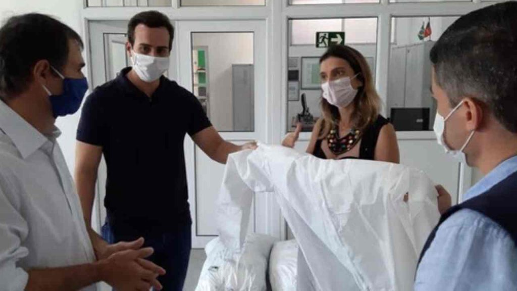 Parque Tecnológico da PB faz doação de 200 capotes impermeáveis à Secretaria de Saúde