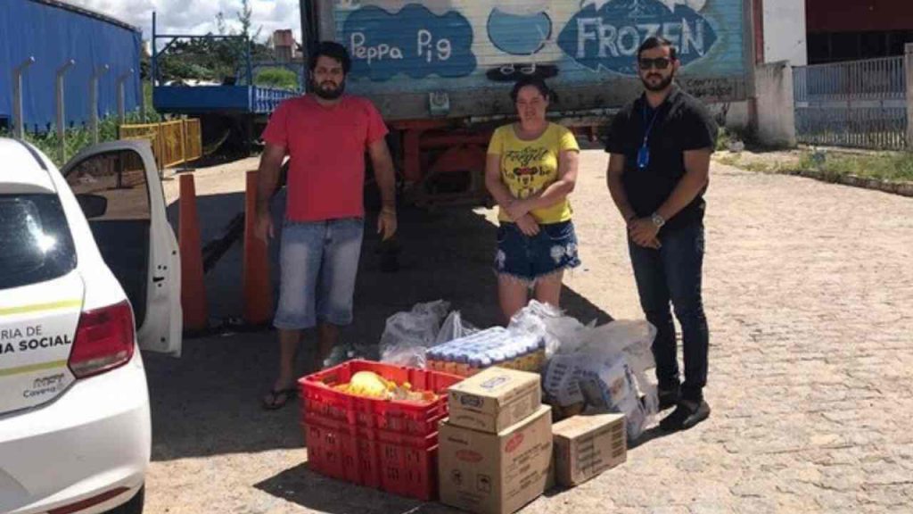 PMCG auxilia familiares de circo armado na Avenida Brasília