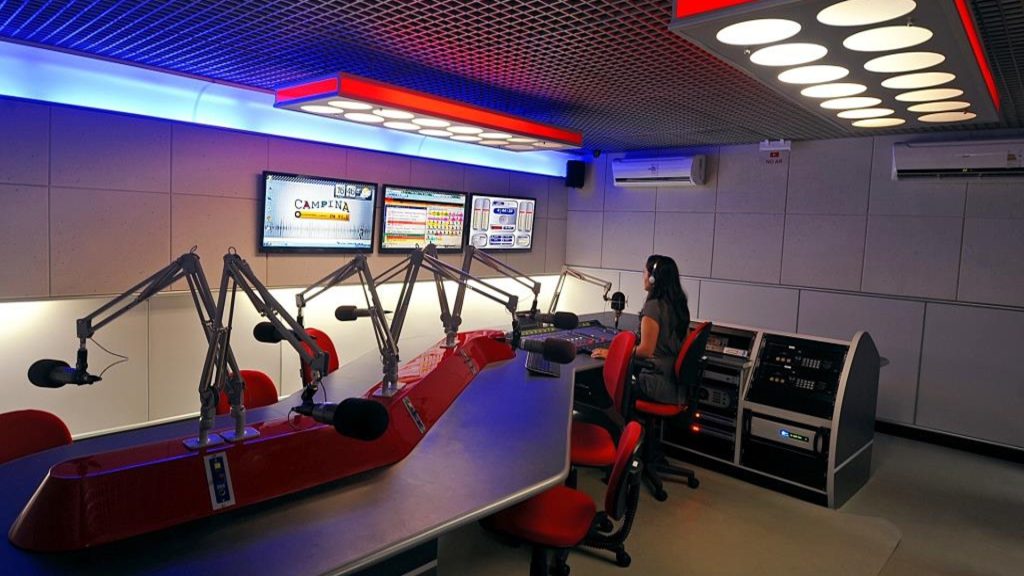 Pesquisa revela que pandemia estimula audiência do rádio