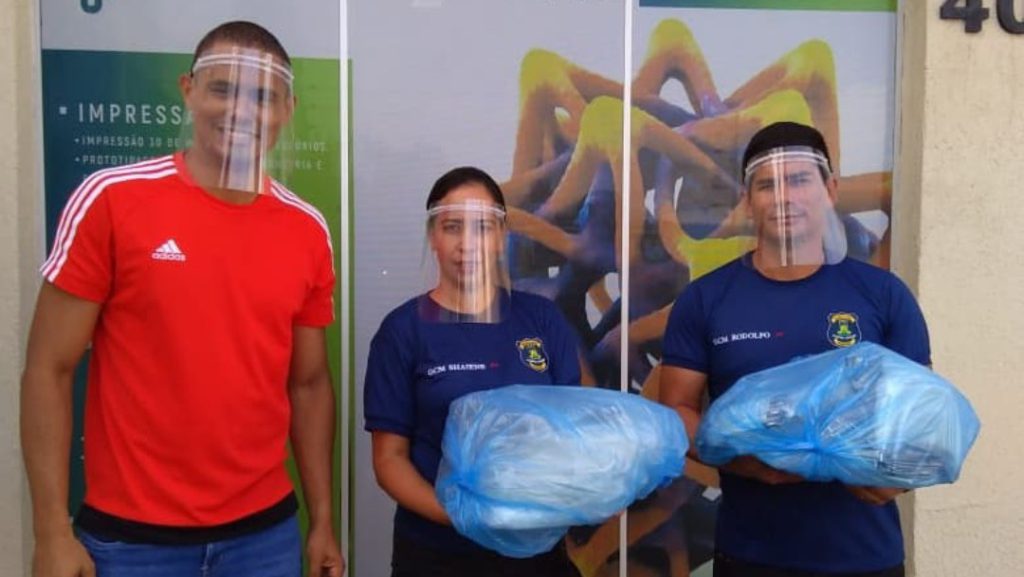 Guarda Municipal e Secretaria de Saúde recebem doações de protetores faciais feitos com a tecnologia 3D