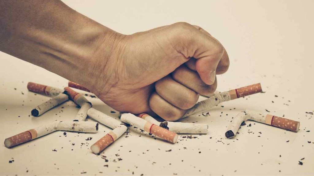 Por que o cigarro é fator de risco para agravamento do coronavírus?