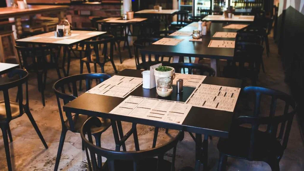 Restaurantes, academias e igrejas poderão funcionar com 100% da capacidade a partir desta segunda-feira