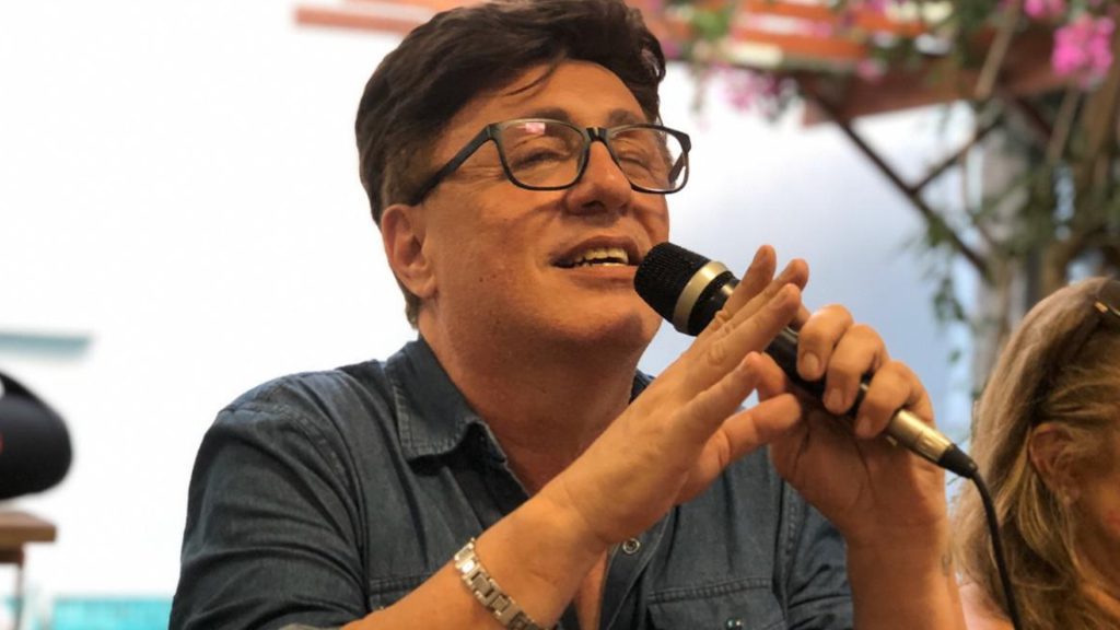 Hoje (25) tem Live Solidária com Alexandre Tan