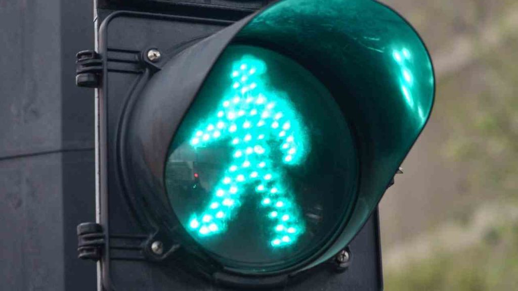 Mesmo recebendo auxílio, refugiados venezuelanos seguem pedindo nos sinais da cidade