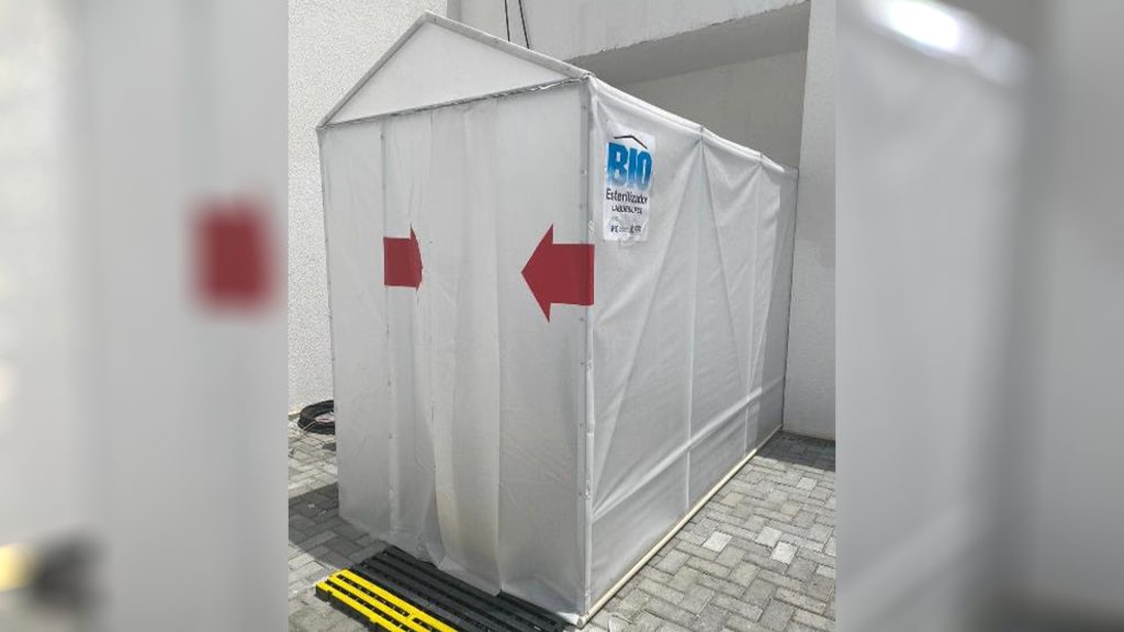 Cabines de desinfecção são instaladas no Hospital Pedro I