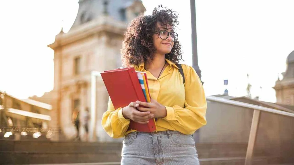 Movimento Contrate Universitários visa ajudar estudantes desempregados
