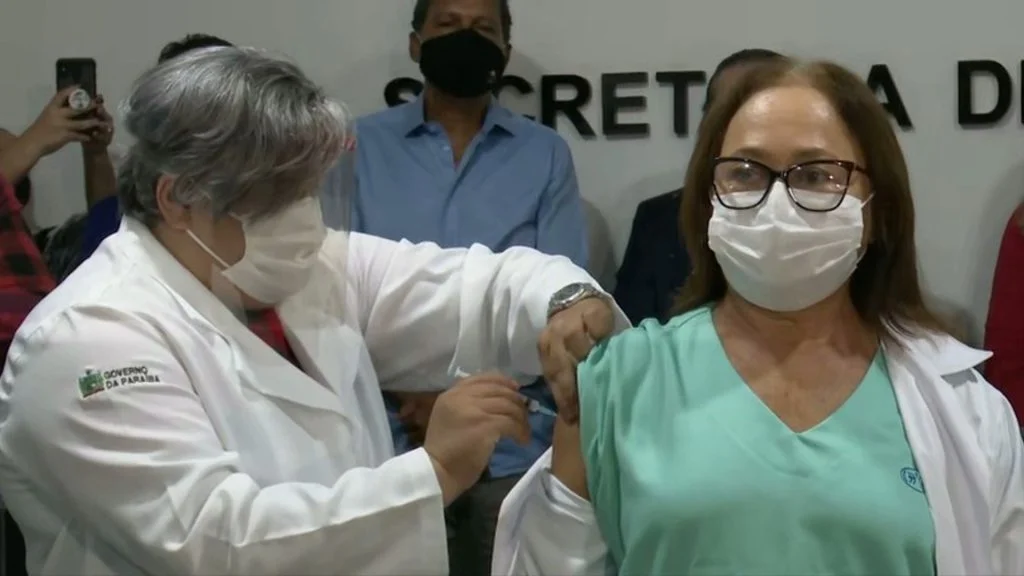 Enfermeira foi a primeira paraibana vacinada contra o Coronavírus