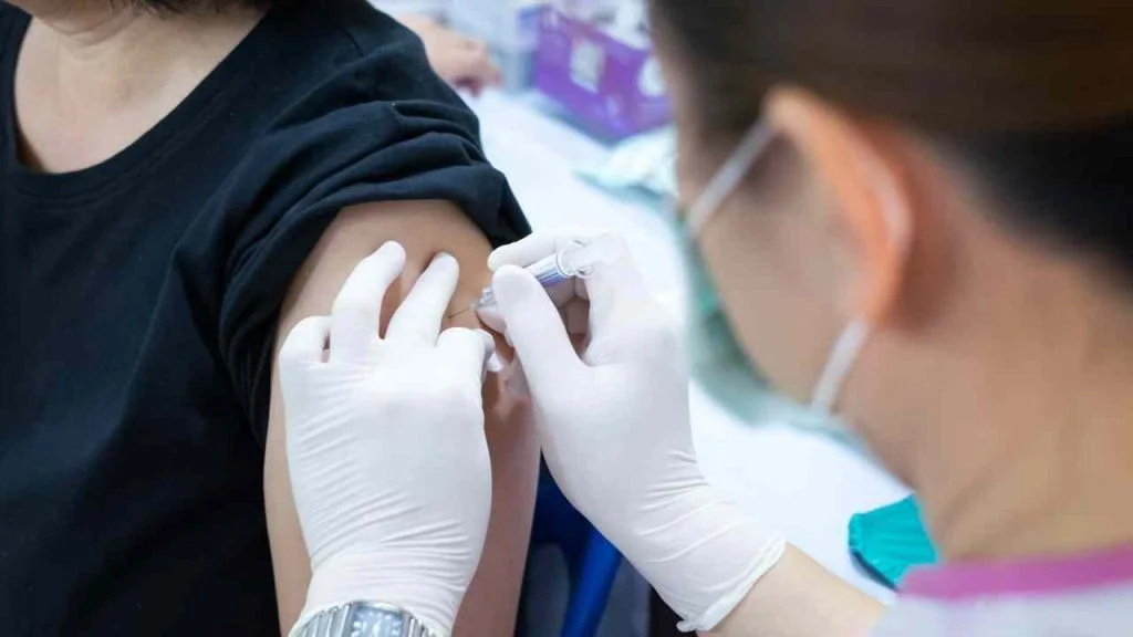 Mestre em Ciências Farmacêuticas fala sobre eficácia das vacinas contra o coronavírus