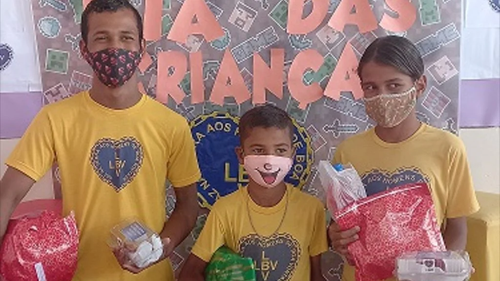 LBV ‘presenteia’ famílias e crianças de Campina Grande