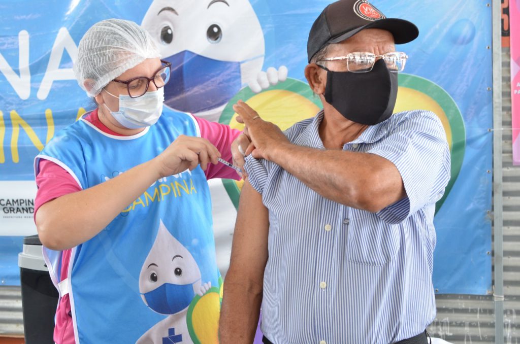 Vacina da Covid-19: Campina Grande aplica quarta dose para idosos de 80 anos acima a partir desta terça