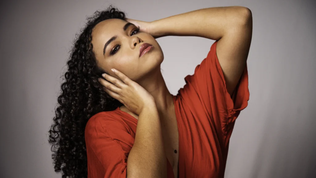 A jovem Joyce Alane ganha espaço no cenário musical com voz marcante