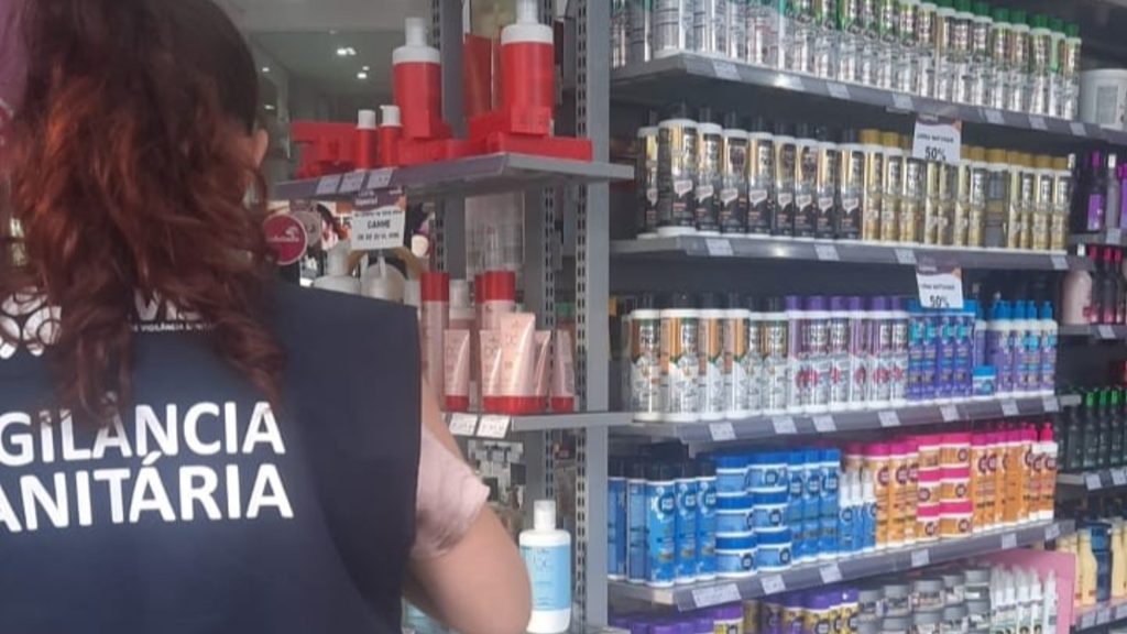 Gevisa realiza fiscalizações para retirar do mercado pomadas capilares que podem causar cegueira