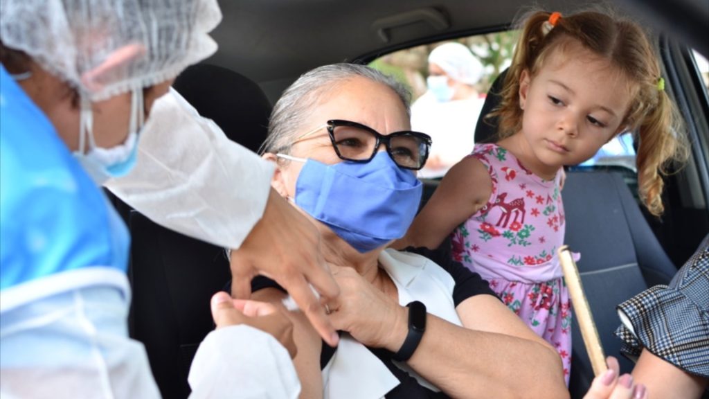 Campina Grande amplia aplicação da vacina Bivalente contra covid-19 em pessoas imunocomprometidas