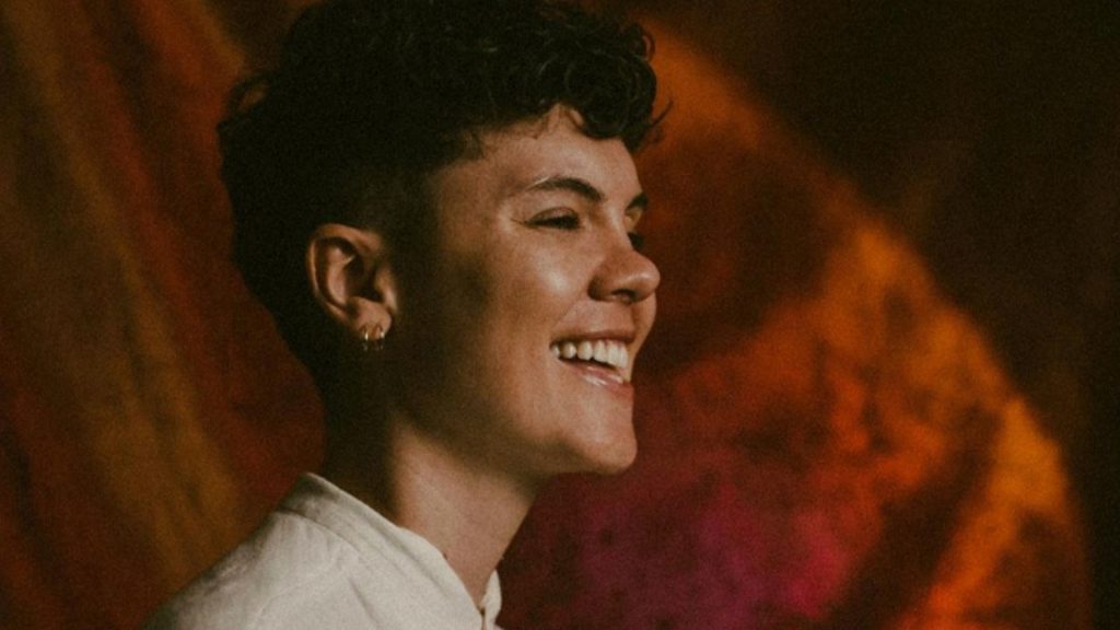 Sexta (14) tem show da Lizandra apresentando a turnê “Releituras”