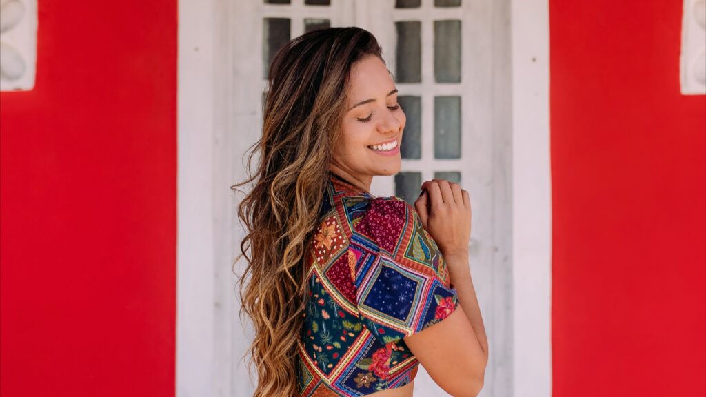 Thaíse Porto lança “Doce” no selo agah, e integra a grade musical da Campina Fm