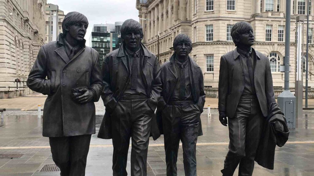 Inteligência Artificial consegue atualizar voz de John Lennon