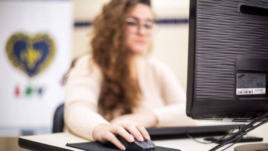 Programa Ser Mulher da LBV oferece suporte gratuito emocional a vítimas de violência doméstica no Brasil