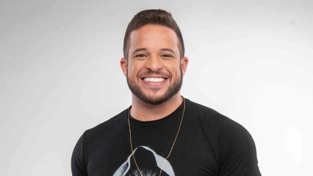 Flavio Andradde apresenta o show “Jogando Conversa Fora”, dia 07/04, em CG