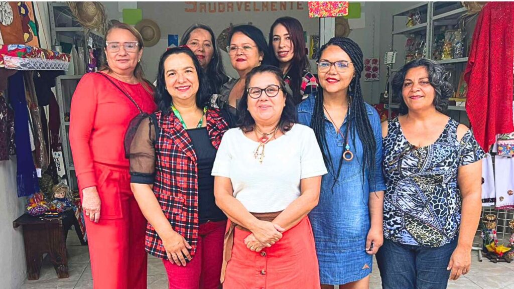 Chalé na Vila do Artesão faz mais do que vender artesanato no local