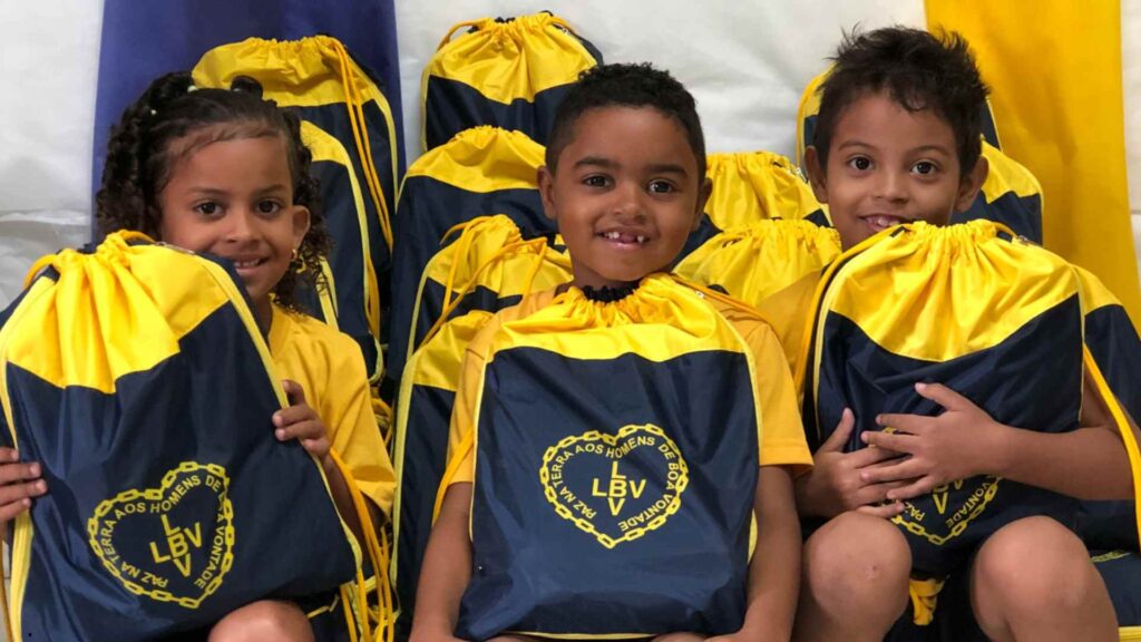 LBV entrega kits pedagógicos para crianças e adolescentes na capital e na Zona Rural da PB