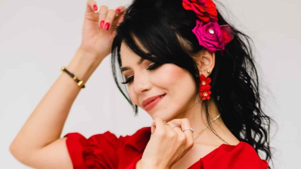 Eloisa Olinto se apresenta no FICG 2025, neste sábado (23)