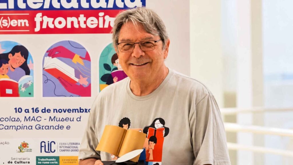 Escritor Alberto Banal lança três livros em Campina Grande